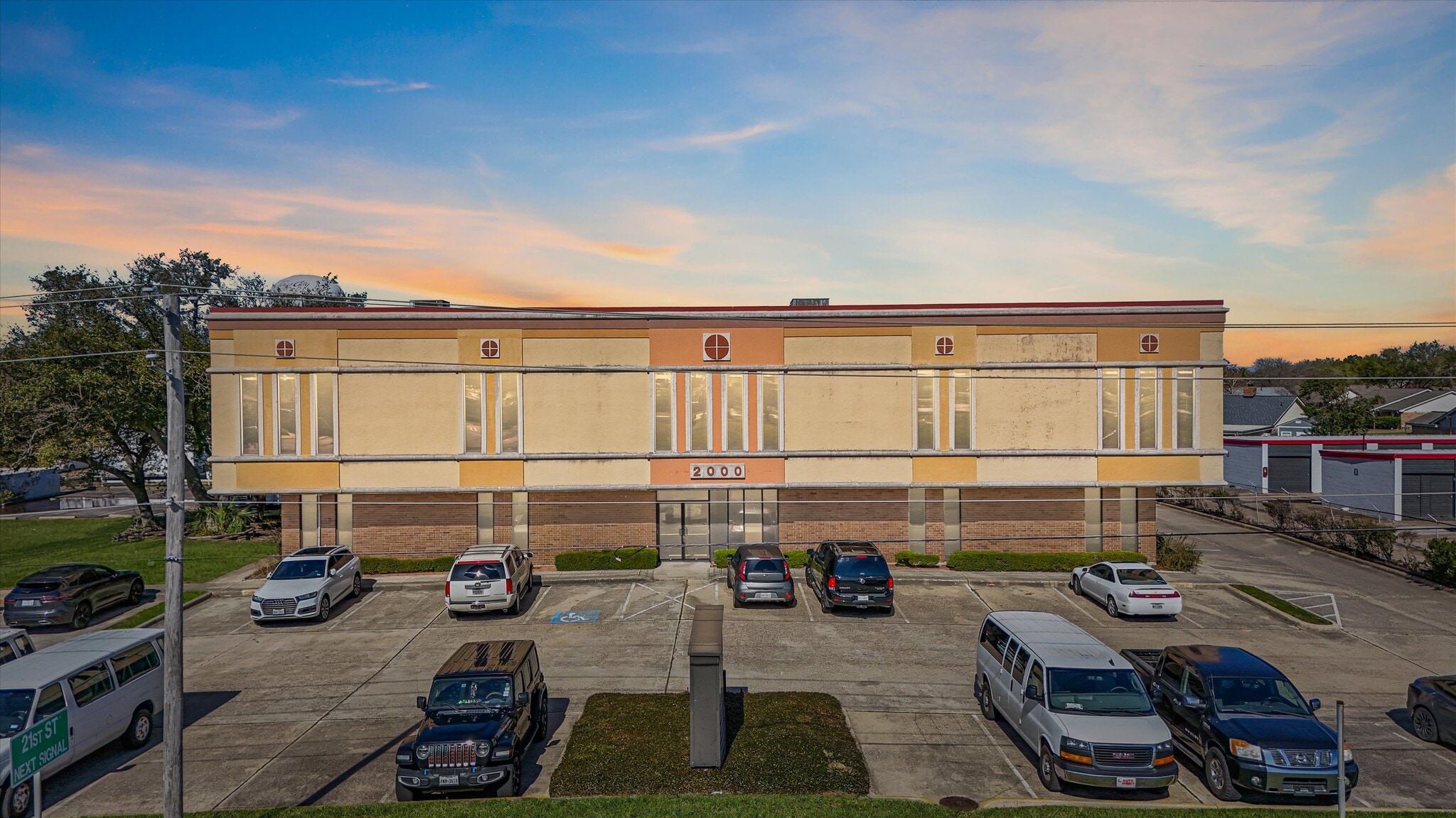 2000 25th Ave N, Texas City, TX for lease Building Photo- Image 1 of 36