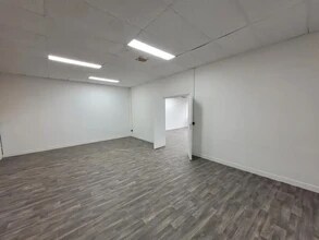 8 Allée Du Closeau, Noisy-le-Grand for lease Interior Photo- Image 2 of 5