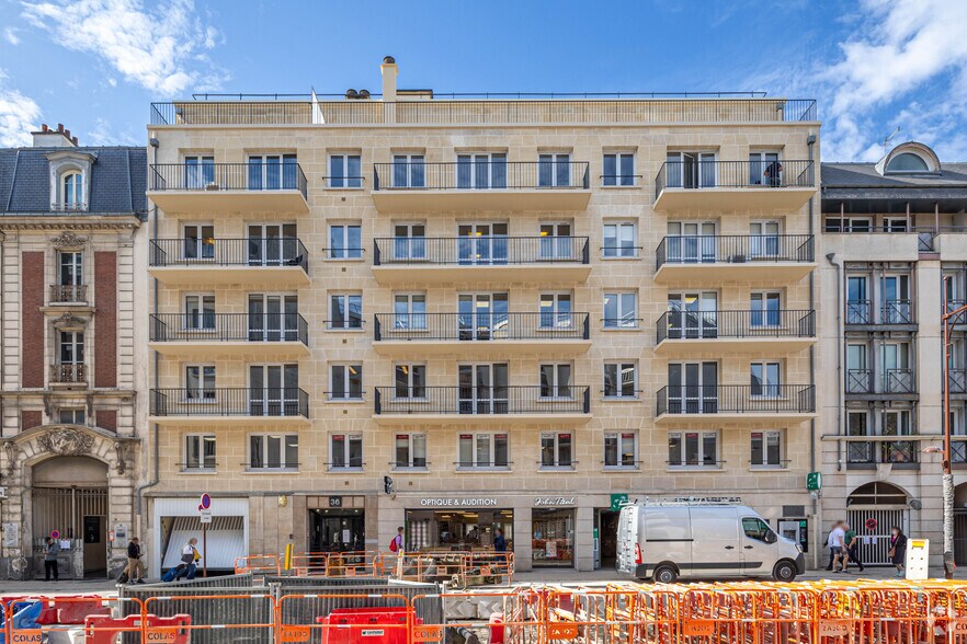 Office in Versailles for lease - Primary Photo - Image 1 of 2