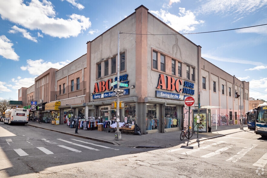 300-312 Wyckoff Ave, Brooklyn, NY for lease - Primary Photo - Image 1 of 3