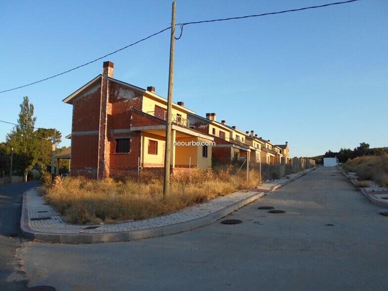 Multifamily in Navalperal de Pinares, Ávila for sale - Building Photo - Image 2 of 3