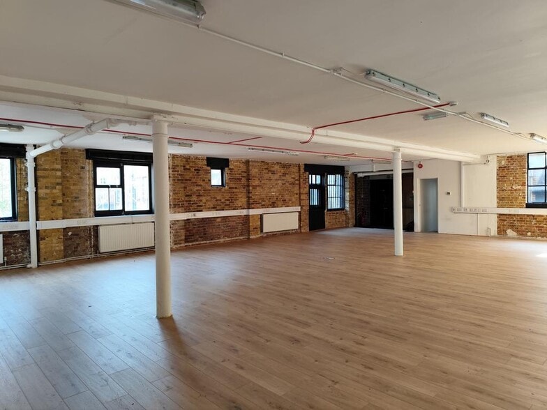 3 Lever St, London for lease - Interior Photo - Image 3 of 13