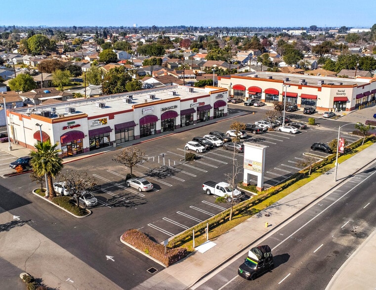 4909-4957 Paramount, Lakewood, CA for lease - Primary Photo - Image 1 of 10