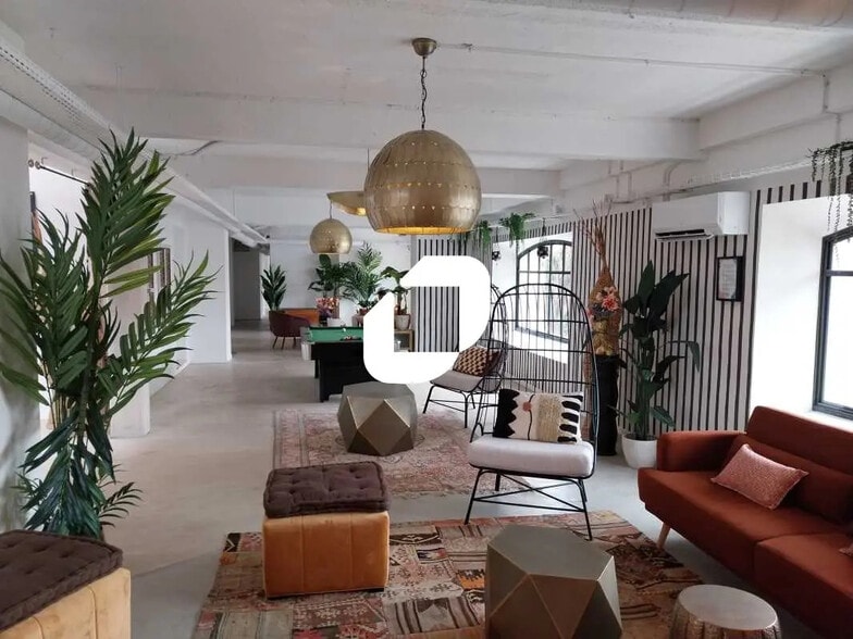 Office in Béziers for lease - Interior Photo - Image 1 of 9