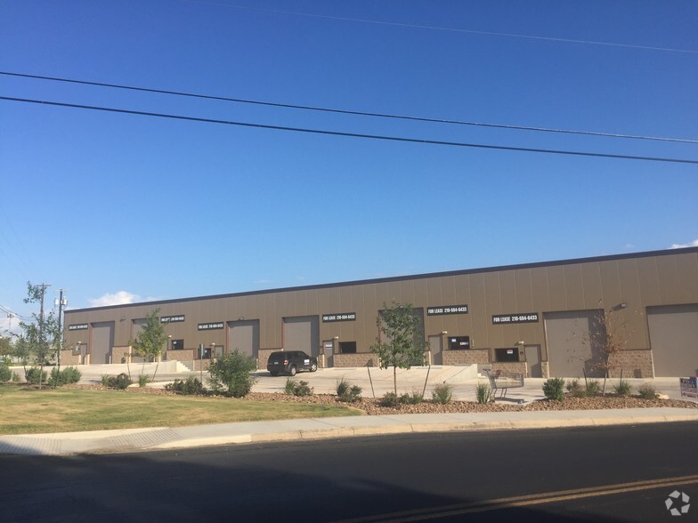 4700 Timco W, Leon Valley, TX for lease - Building Photo - Image 3 of 10