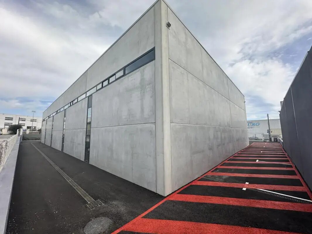 Flex in Puget-sur-Argens for lease Building Photo- Image 1 of 11