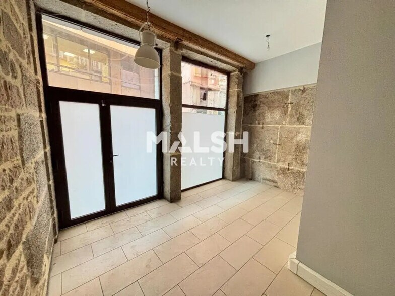 Office in Lyon for lease - Interior Photo - Image 2 of 5