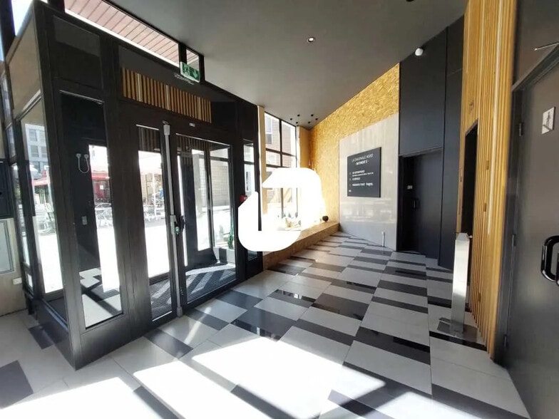 11-17 Rue Joël Le Theule, Montigny-le-Bretonneux for lease - Building Photo - Image 2 of 14