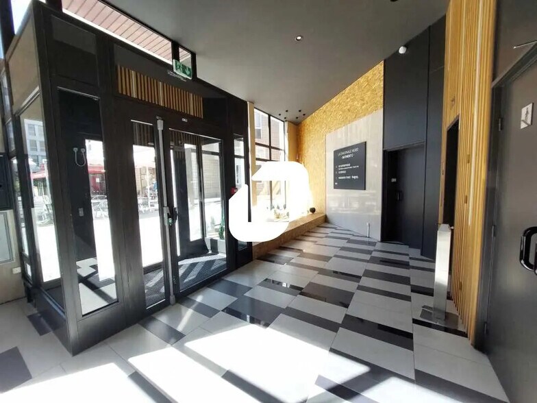 17 Rue Joël Le Theule, Montigny-le-Bretonneux for lease - Building Photo - Image 2 of 14