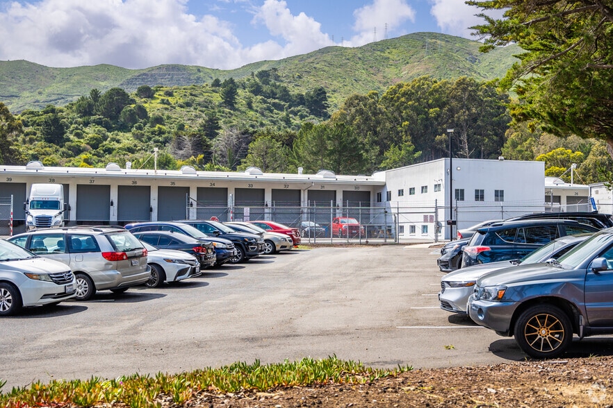 499 Valley Dr, Brisbane, CA for lease - Building Photo - Image 2 of 5