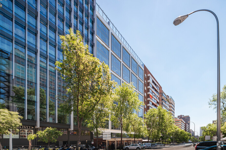 Paseo Castellana, 163, Madrid, Madrid for lease - Building Photo - Image 2 of 8