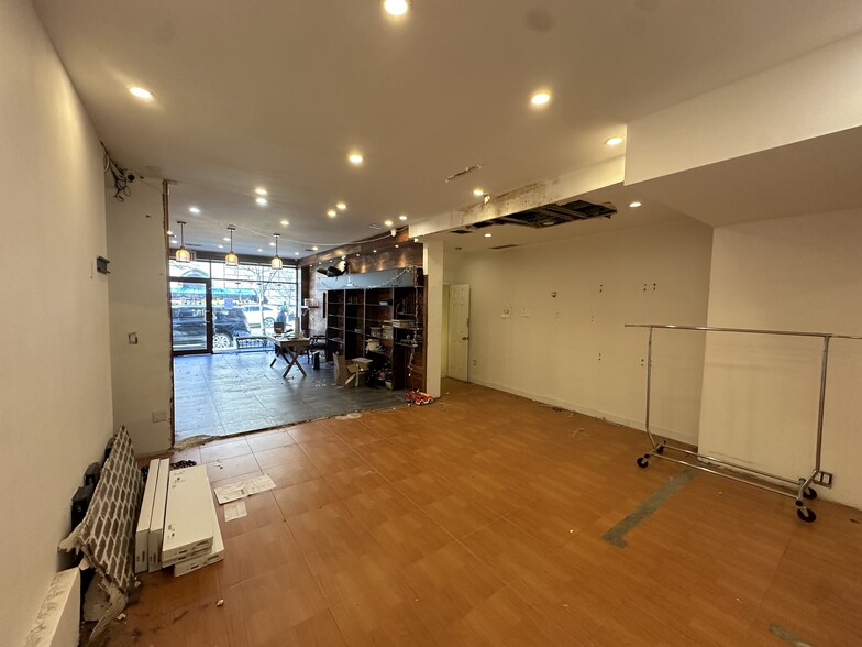 143 Court St, Brooklyn, NY for lease - Interior Photo - Image 3 of 8