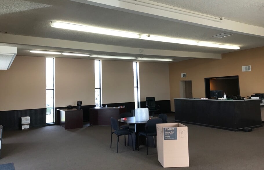 1450 E Main St, El Cajon, CA for lease - Interior Photo - Image 2 of 3