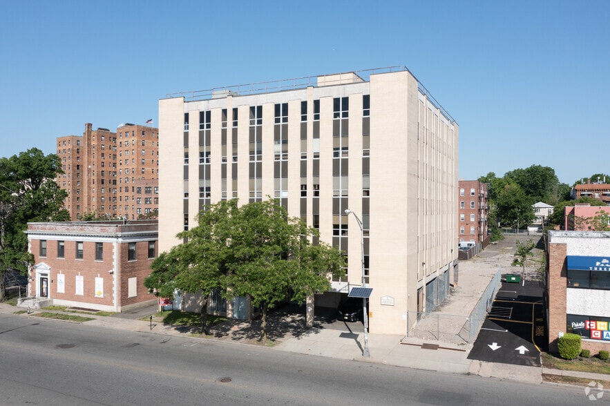 33 Evergreen Pl, East Orange, NJ for sale - Primary Photo - Image 1 of 5