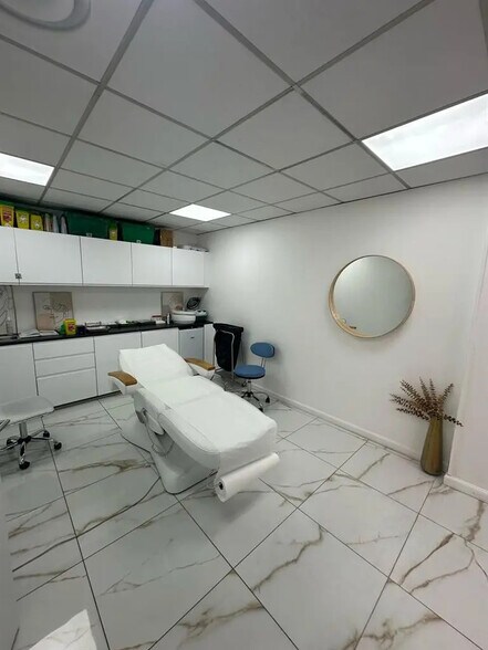 Retail in Saint-Maur-des-Fossés for lease - Interior Photo - Image 2 of 6