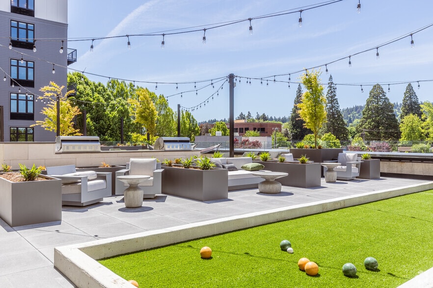 10306 SE Main St, Milwaukie, OR for lease - Building Photo - Image 3 of 40