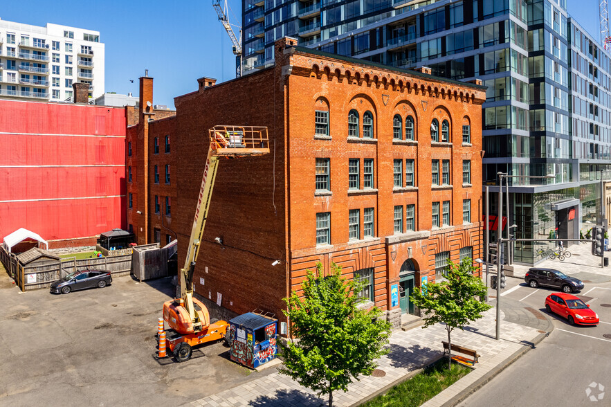 351 Boul Robert-Bourassa, Montréal, QC for lease - Building Photo - Image 2 of 4