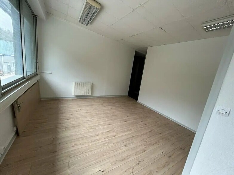 Office in Vienne for lease - Interior Photo - Image 1 of 12
