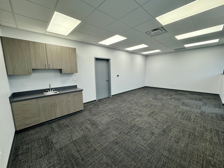 4440-4460 Reynolds Drive, Hilliard, OH for lease - Building Photo - Image 3 of 11