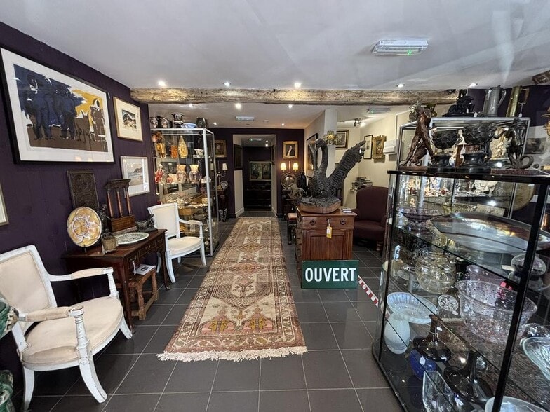 6 King St, Llandeilo for sale - Interior Photo - Image 2 of 9