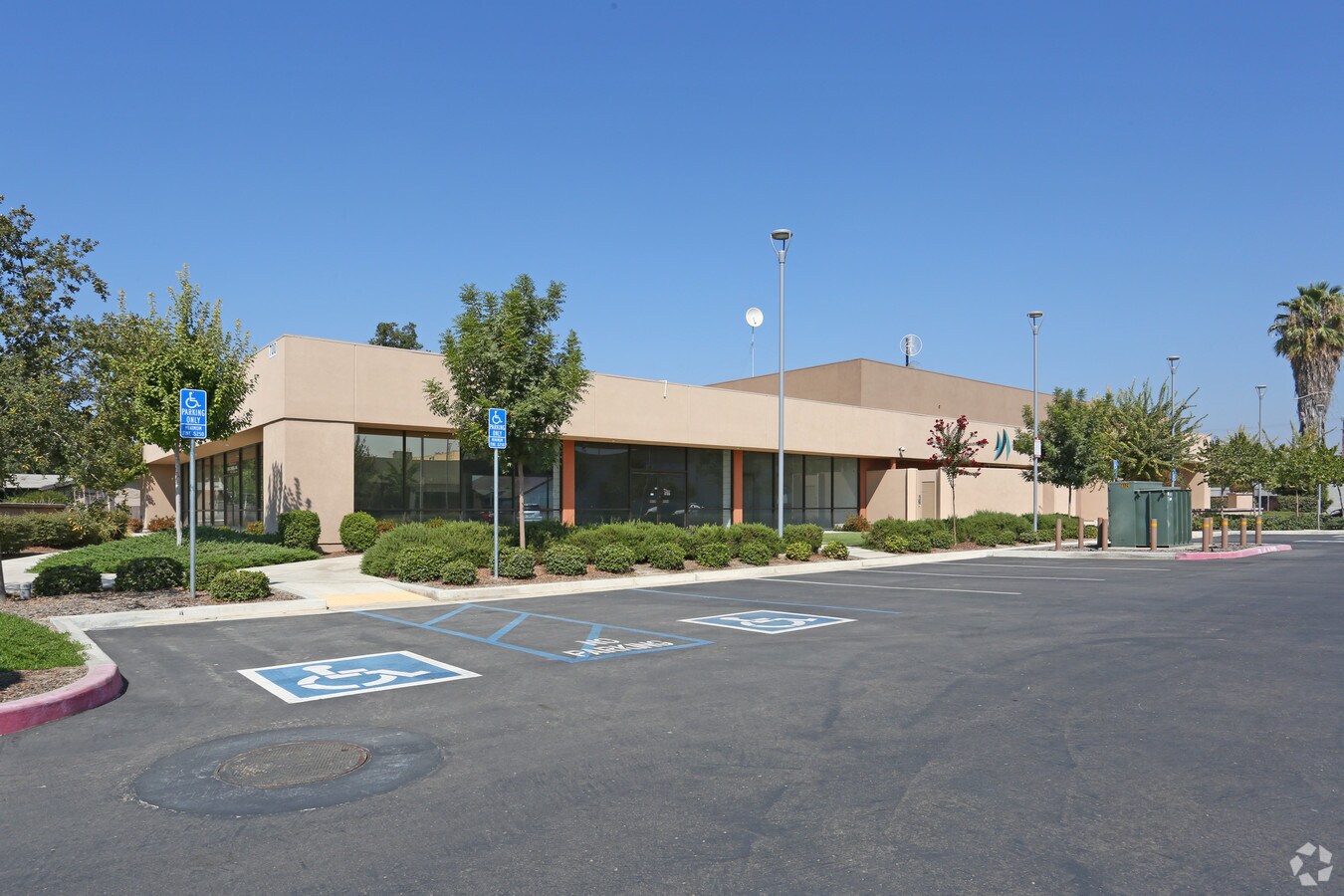 700 E Mineral King Ave, Visalia, CA 93292 Office/Retail for Lease