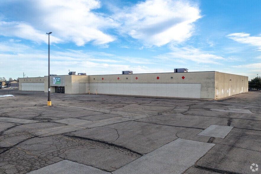 7011 W Central Ave, Wichita, KS for lease - Building Photo - Image 1 of 22