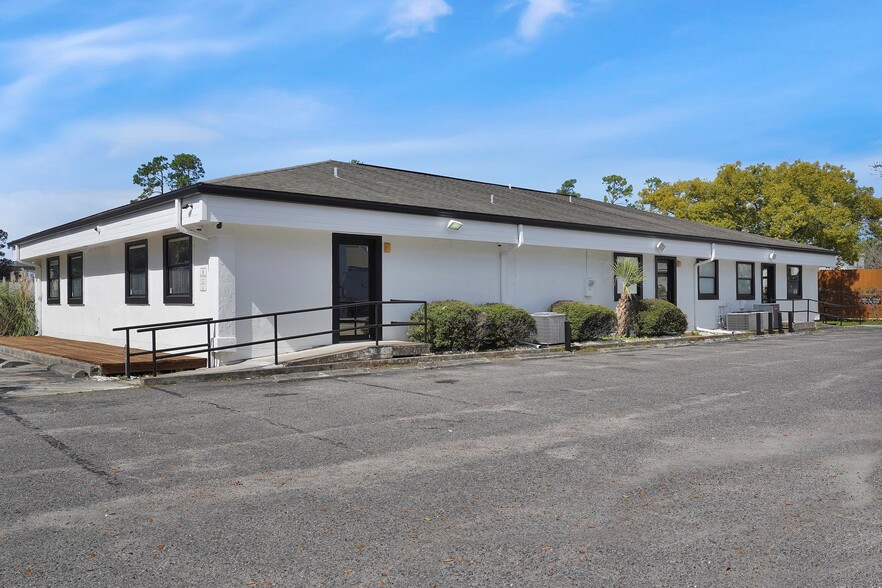 3599 University Blvd S, Jacksonville, FL for sale - Primary Photo - Image 1 of 56