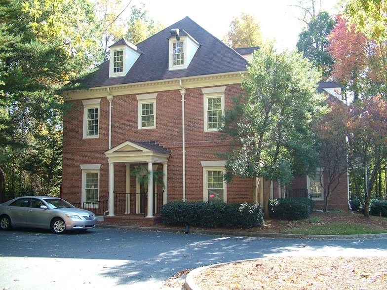 6111 Peachtree Dunwoody Rd NE, Atlanta, GA for lease - Building Photo - Image 2 of 21