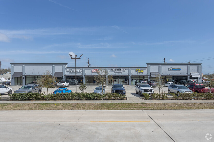 7407 Spencer Hwy, Pasadena, TX for lease - Building Photo - Image 2 of 7