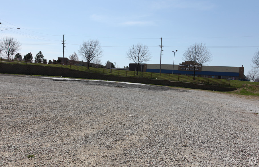 1108 SW Mo-7 Hwy, Blue Springs, MO for lease - Primary Photo - Image 2 of 7