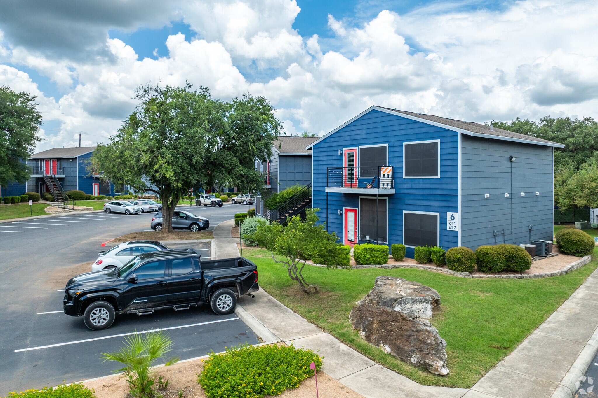 121 Craddock Ave, San Marcos, TX for sale Primary Photo- Image 1 of 1