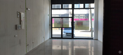 Retail in Fuenlabrada, Madrid for lease Interior Photo- Image 1 of 24