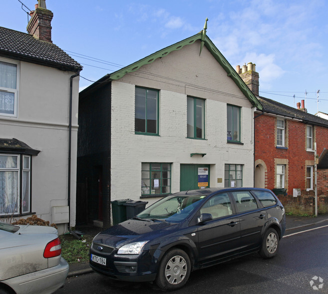 47-49 Whitfeld Rd, Ashford for lease - Building Photo - Image 1 of 8