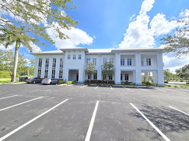 8360 Sierra Meadows Blvd, Naples, FL for lease - Building Photo - Image 2 of 2