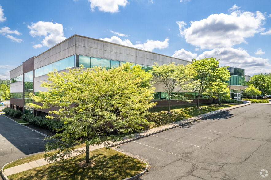 33 Technology Dr, Warren, NJ for lease - Building Photo - Image 1 of 6