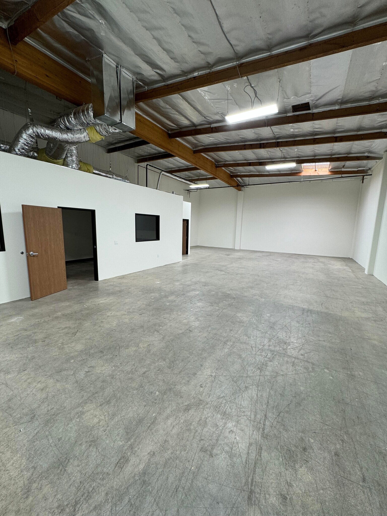 7306 Coldwater Canyon Ave, North Hollywood, CA for lease Interior Photo- Image 1 of 4