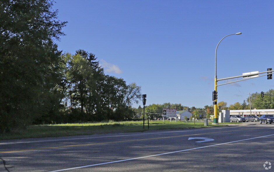 7990 Lake Dr, Lino Lakes, MN for sale - Primary Photo - Image 1 of 1