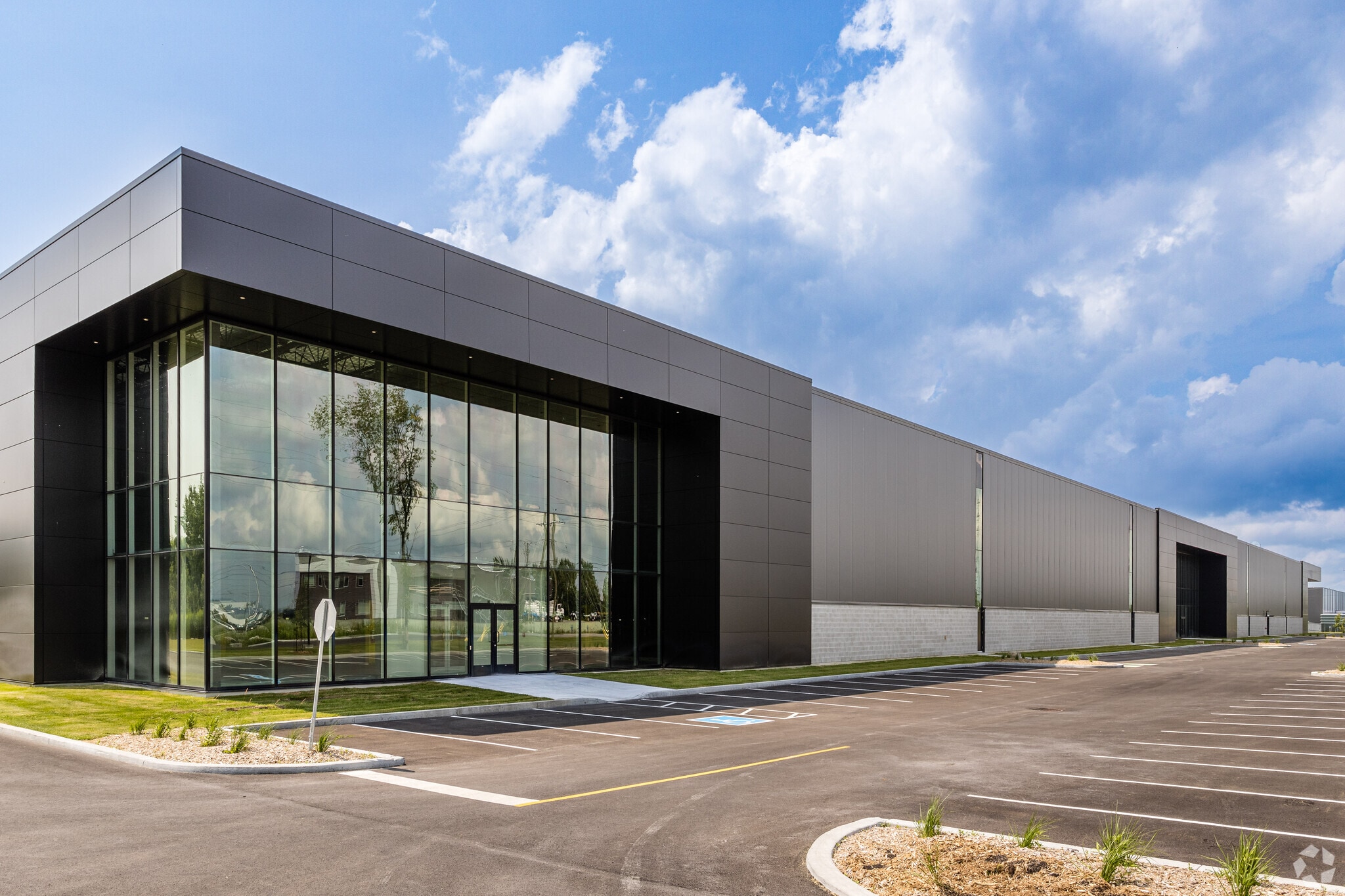 2000 Crois Joseph-Armand-Bombardier Croissant, Salaberry-de-valleyfield, QC for sale Building Photo- Image 1 of 1