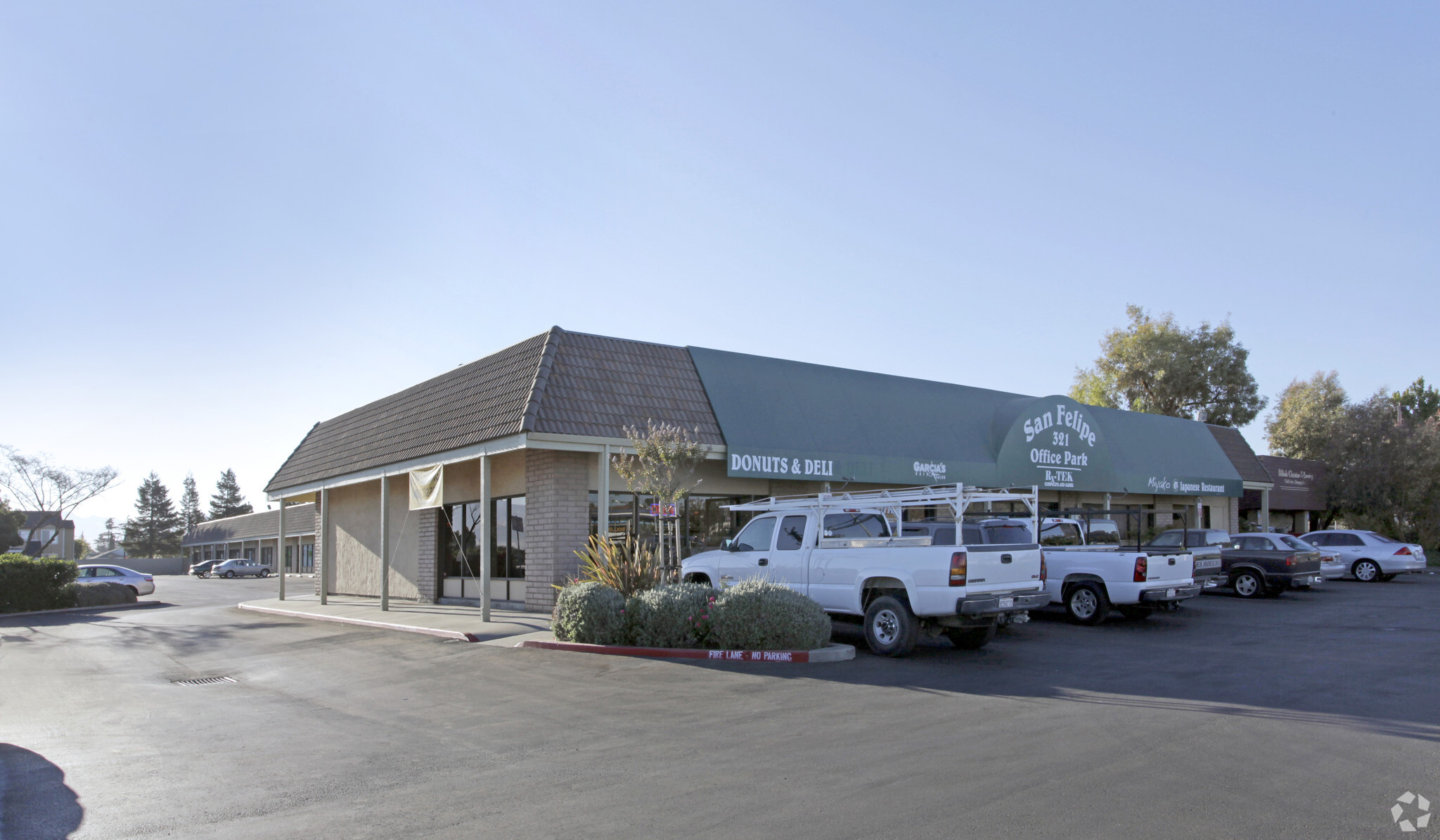 321 San Felipe Rd, Hollister, CA for lease Primary Photo- Image 1 of 24