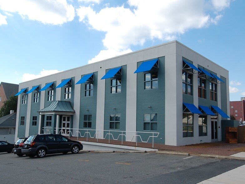 206 N Spruce St, Winston-Salem, NC for sale - Primary Photo - Image 1 of 8