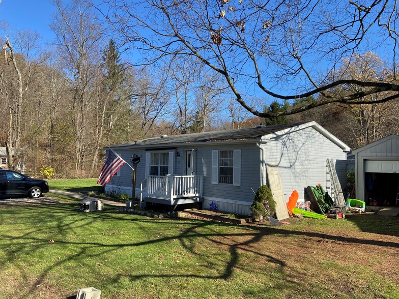 10 Dawn Ln, Pleasant Valley, NY for sale - Building Photo - Image 1 of 1