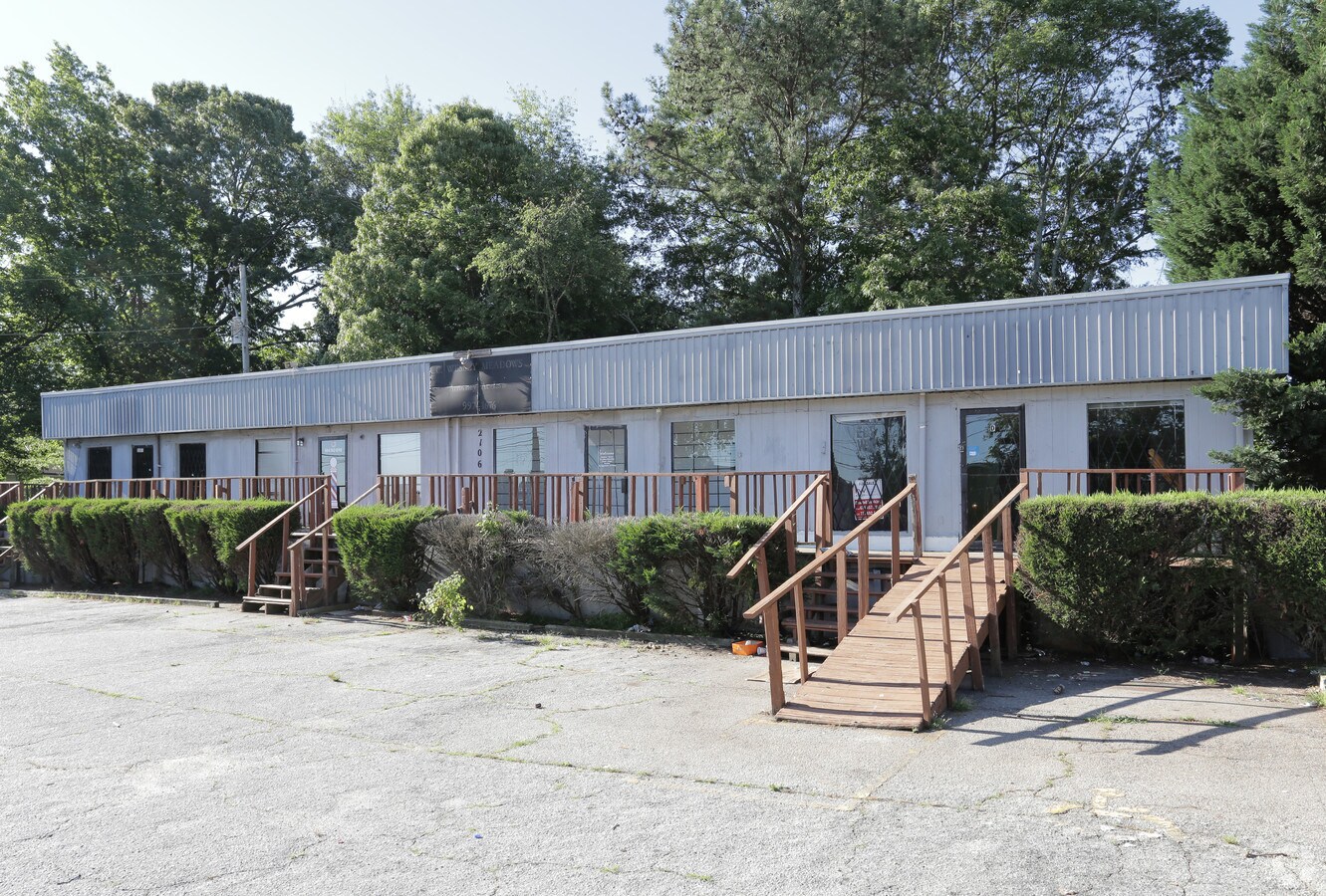 2106 Godby Rd, College Park, GA 30349