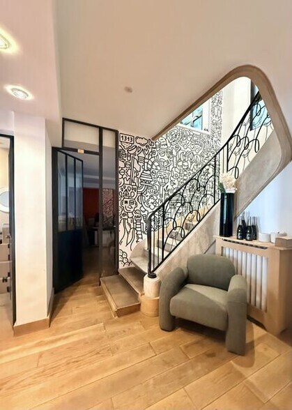 Multifamily in Paris for sale - Building Photo - Image 2 of 13
