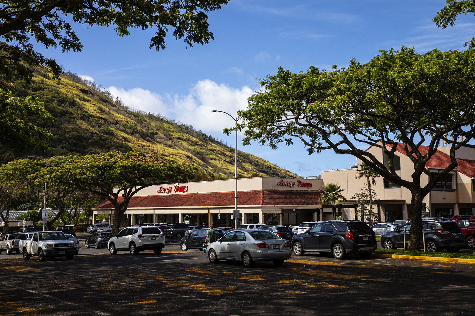 2855 E Manoa Rd, Honolulu, HI 96822 - Manoa Marketplace | LoopNet