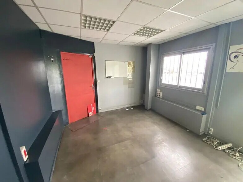 Office in Bassens for lease - Interior Photo - Image 3 of 8