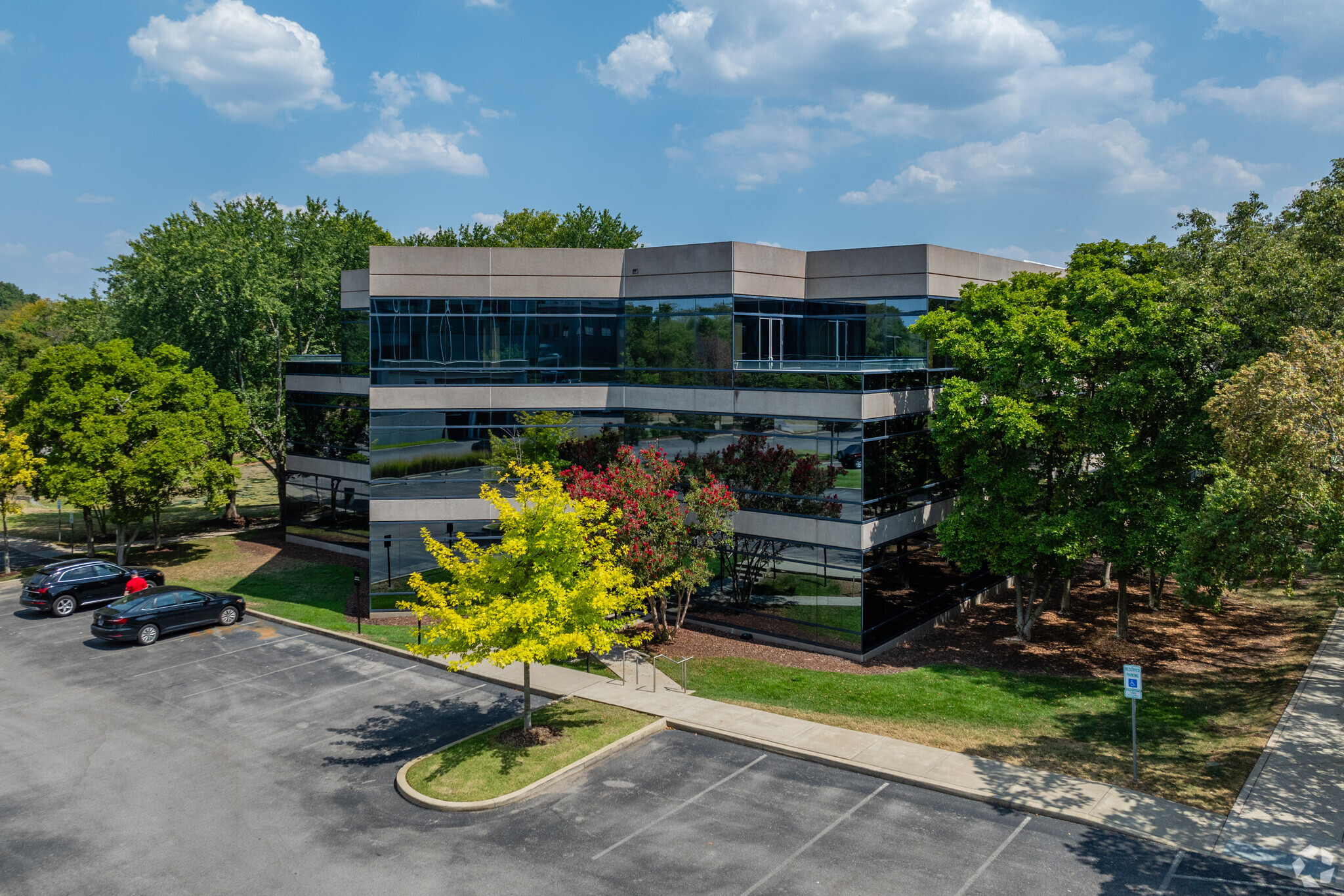 1 Burton Hills Blvd, Nashville, TN for lease Building Photo- Image 1 of 19