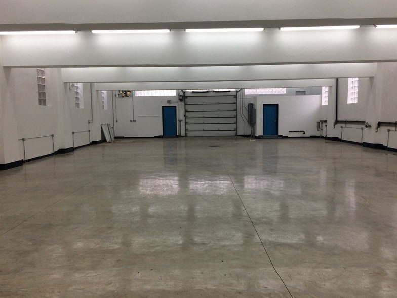 5757 N Ridge Ave, Chicago, IL for lease - Interior Photo - Image 2 of 7