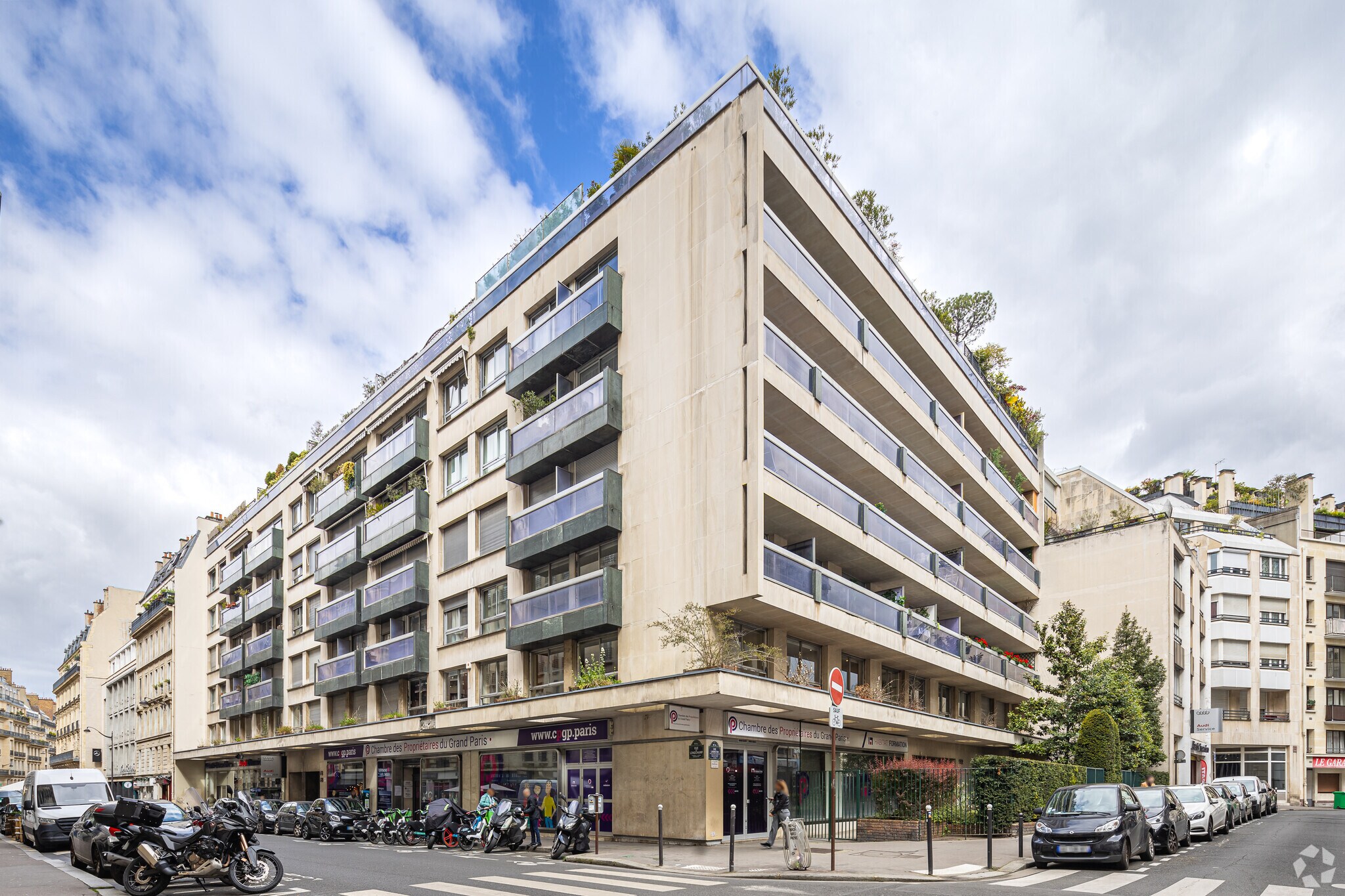 76 Rue De Longchamp, Paris for lease Primary Photo- Image 1 of 3