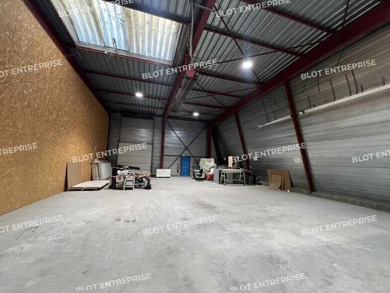 Industrial in Servon-sur-Vilaine for lease - Building Photo - Image 2 of 6