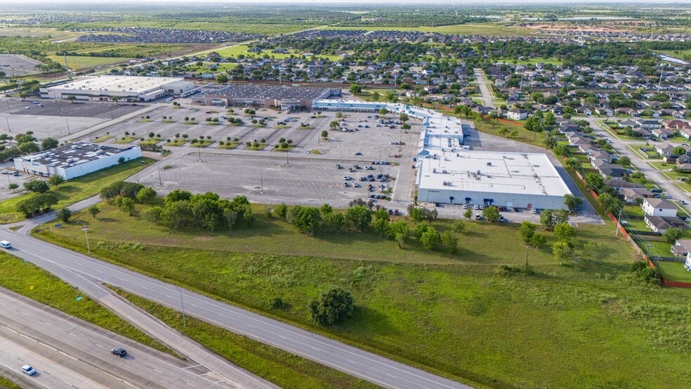 9300 Emmett F Lowry Expy, Texas City, TX for lease - Building Photo - Image 2 of 12